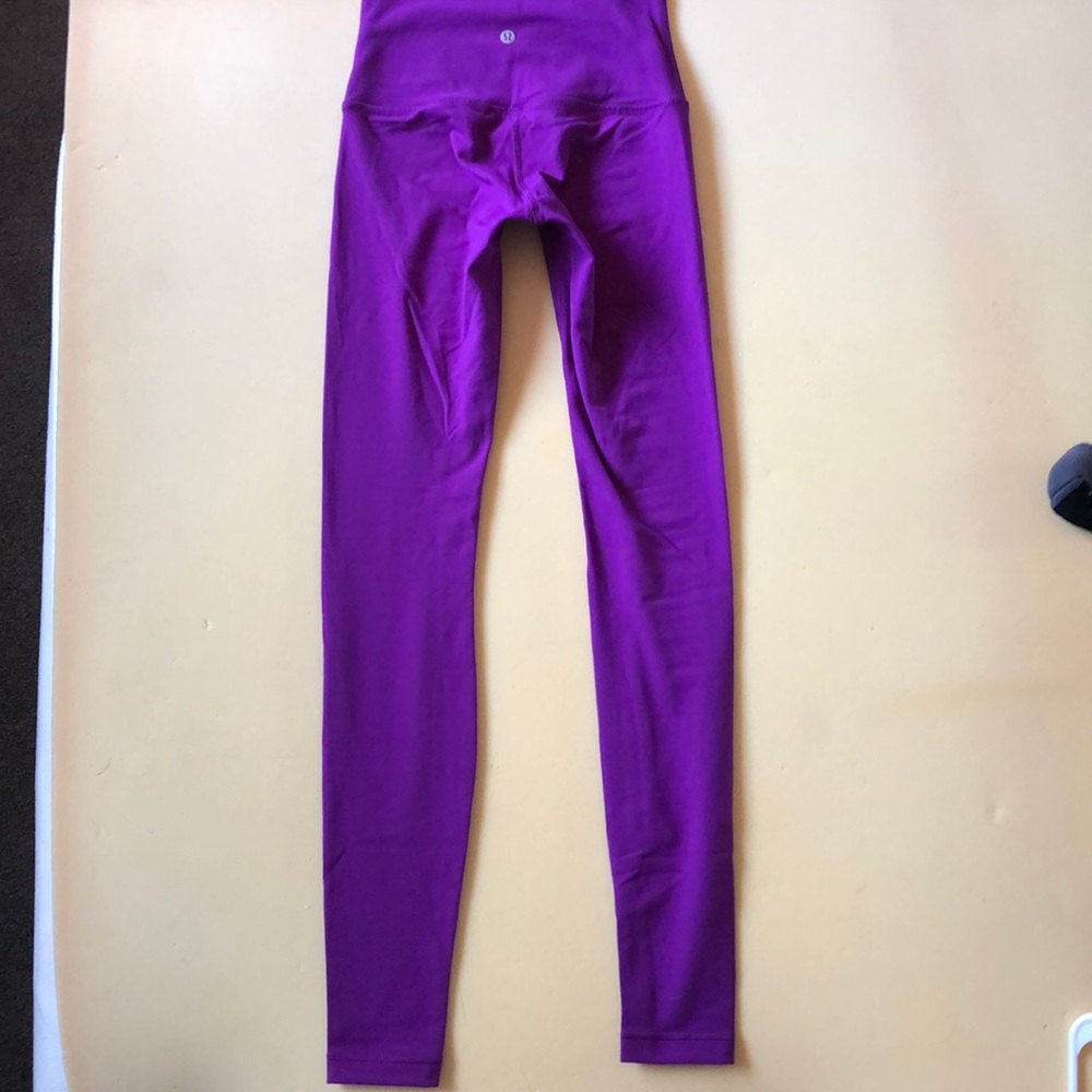Lululemon Wunder Under size 4 never worn!